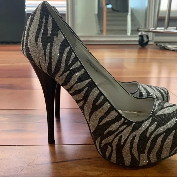 Charlotte Russe Platform Pumps Heels Slip On Stiletto Glitter Zebra Print Gray 9 - Picture 2 of 5